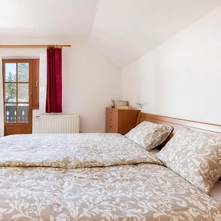 Hisa Nasproti Sonca Nyaraló Kranjska Gora