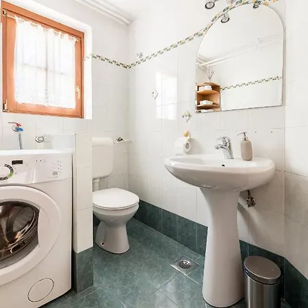 Hisa Nasproti Sonca Holiday home