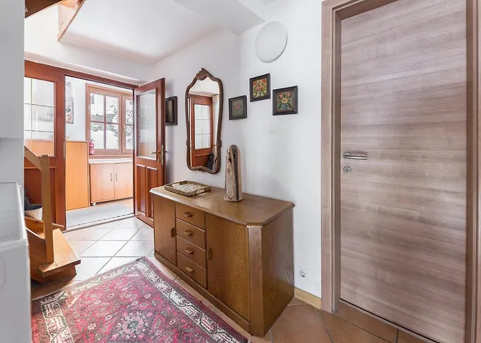 Hisa Nasproti Sonca Kranjska Gora